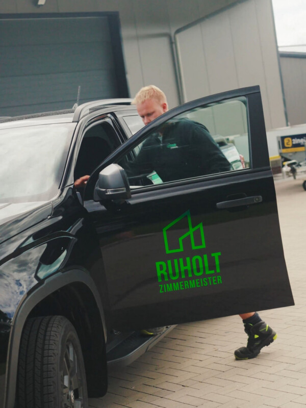 Frischer Look auf vier Rädern für Ruholt! 🚚💨 Eine Partnerschaft auf allen Ebenen: Wir begleiten den @ruholt_zimmermeister aus Essen/Oldenburg nun …